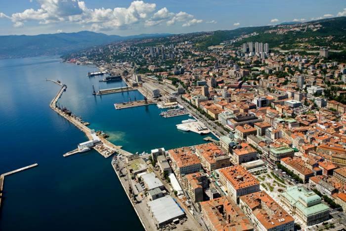 Deluxe Apartment Marina With A Private Parking Rijeka Exterior foto